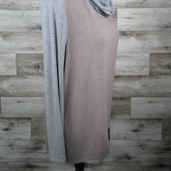 Chico's* Women's Long Sleeve Cowl Neck Asymmetrical Abstract‎ Hem Blouse~ Size 1 - Picture 4 of 15